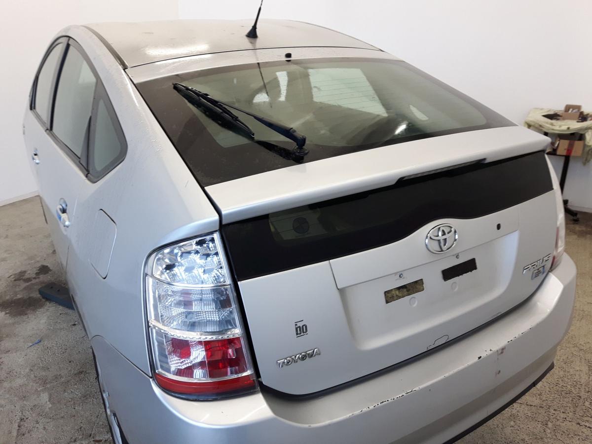 Toyota Prius 2 Heckklappe silbermetallic 1F7 inkl. Scheibe BJ2007