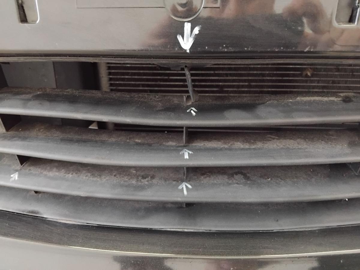 Renault Clio 3 original Sto&szlig;stange Sto&szlig;f&auml;nger vorn besch&auml;digt BJ2008 NV676 Noir Nacre