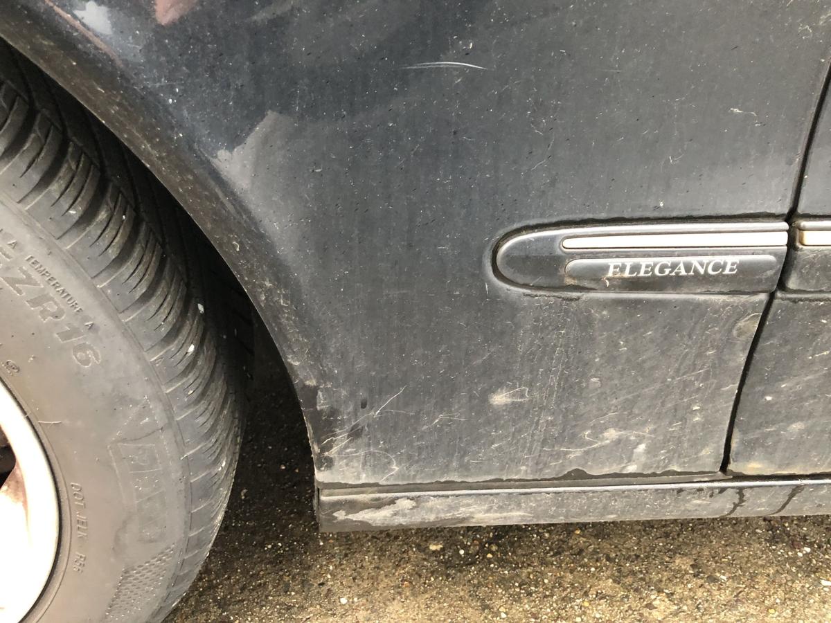 Mercedes W211 S211 E Klasse Kotfl&uuml;gel vorne links Fender Radabdeckung schwarz