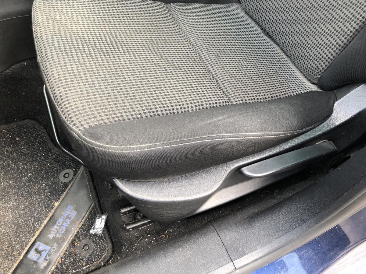 Peugeot 207SW Sitz vorn links Fahrersitz Stoff ohne Heizung Autositz