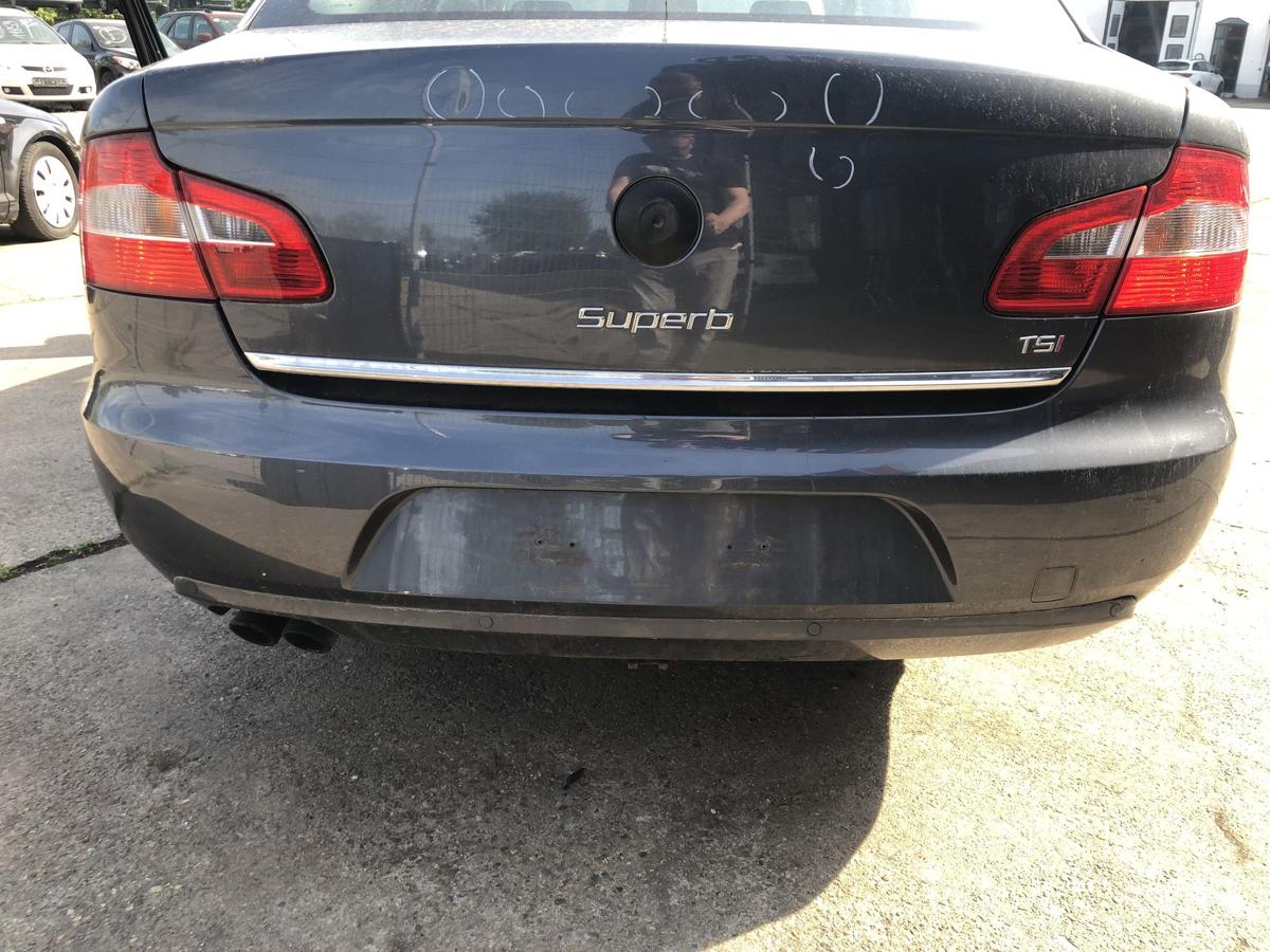 Skoda Superb 2 Typ 3T Sto&szlig;f&auml;nger hinten Hecksch&uuml;rze mit PDC Limo LF8J grau