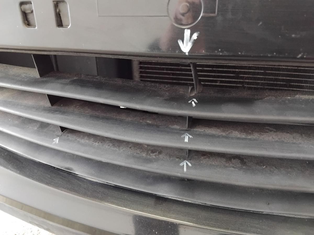 Renault Clio 3 original Sto&szlig;stange Sto&szlig;f&auml;nger vorn besch&auml;digt BJ2008 NV676 Noir Nacre