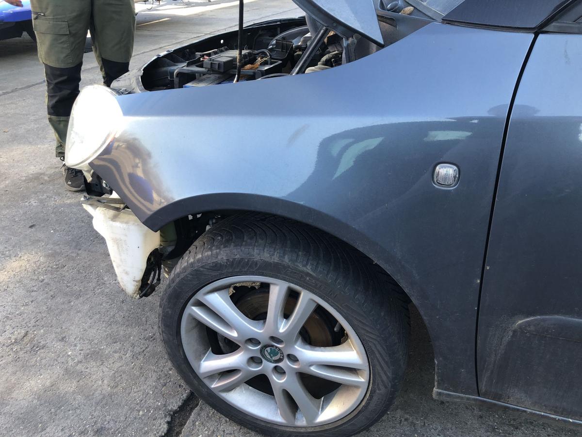 Skoda Fabia 5J Kotfl&uuml;gel vorn links Fahrerseite LF8J Antracit Grey 2006 bis 2014