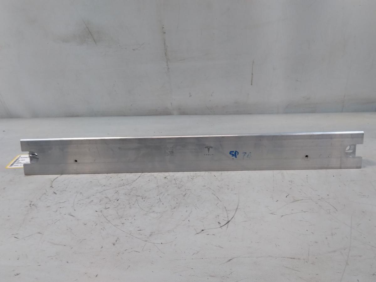 Tesla Model Y original Träger Halter Kühler oben BJ2023 1636605-00-A
