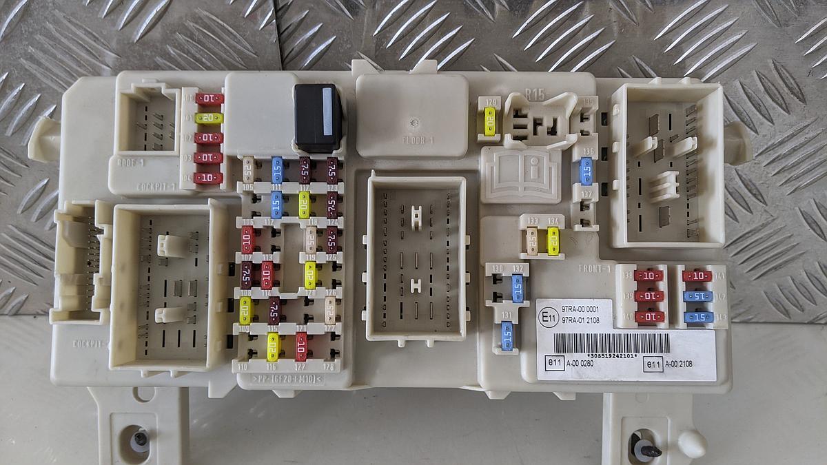 Ford Focus DA3 Zentralelektrik Sicherungskasten