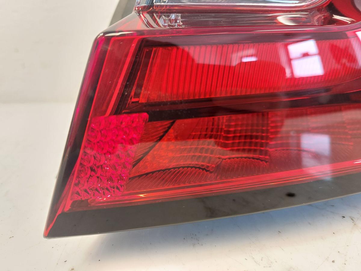 Ford Fiesta HF MK8 Rückleuchte Schlussleuchte Rücklicht hinten aussen rechts 5tr