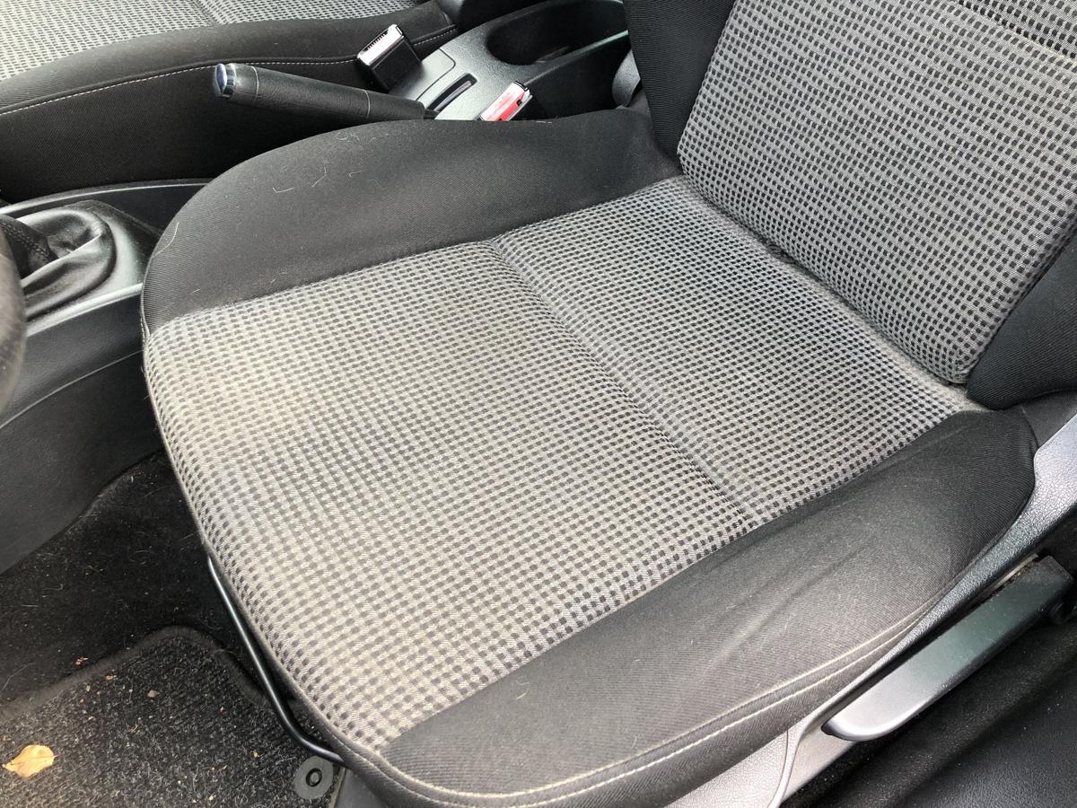 Peugeot 207SW Sitz vorn links Fahrersitz Stoff ohne Heizung Autositz