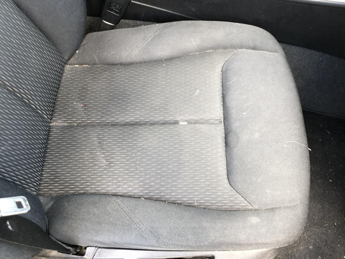 BMW 1er F20 Sitz vorn rechts Beifahrersitz Stoff mit Heizung Autositz Stoffsitz
