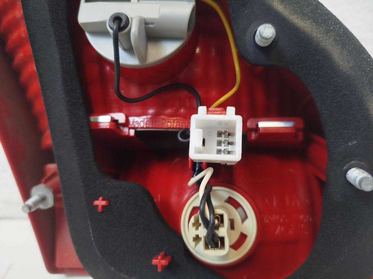 Kia Venga YN R&uuml;ckleuchte innen rechts Heckleuchte Innenteil Heckklappe bis 2016