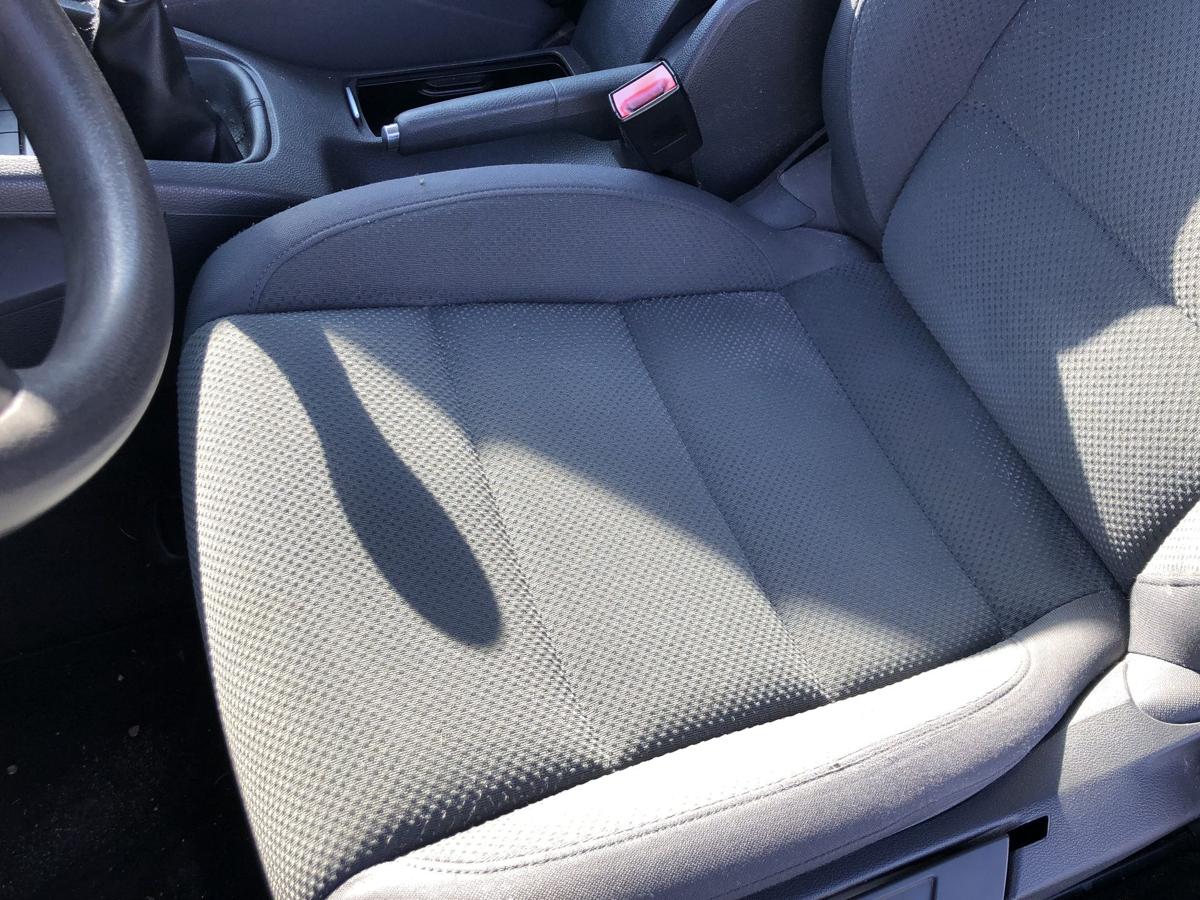 VW Golf 5 V 1K Sitz vorn links Fahrersitz f&uuml;r 3 t&uuml;rer passend ohne Sitzheizung