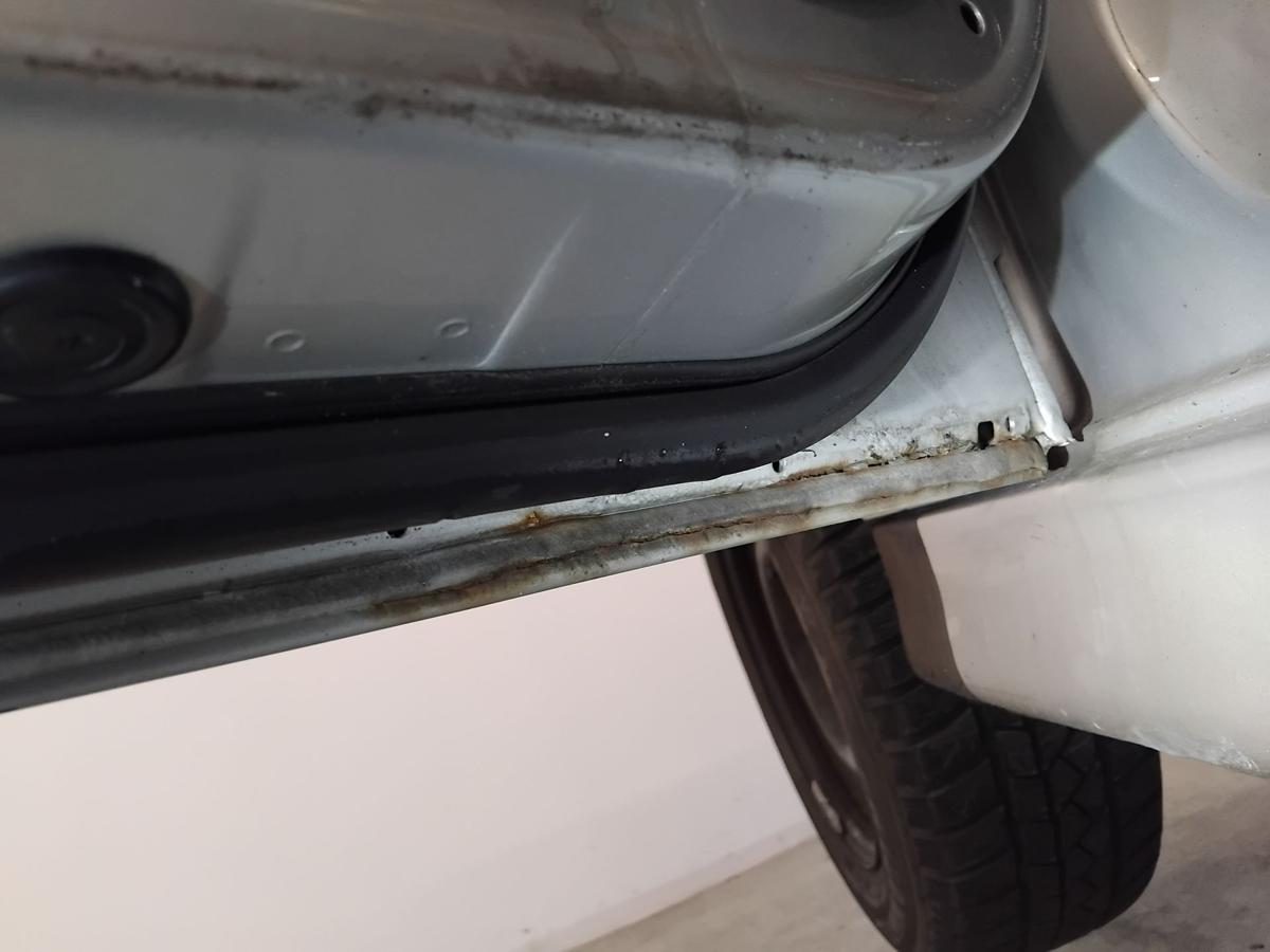 BMW 5er E39 T&uuml;r vorn links Fahrert&uuml;r titansilbermetallic 354/7 BJ2001 Rost