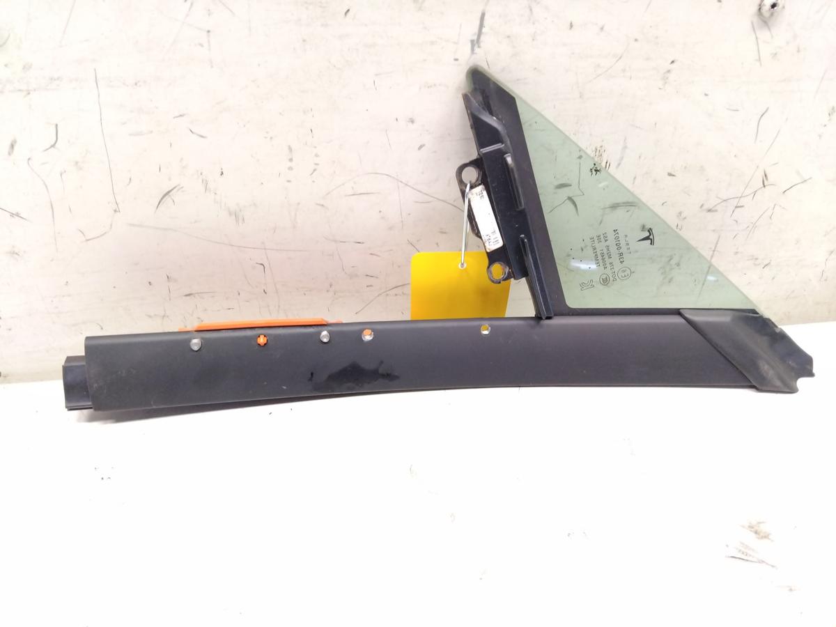 Tesla Model S Dreieckscheibe T&uuml;r vorn rechts gr&uuml;ncolor Bj.2019