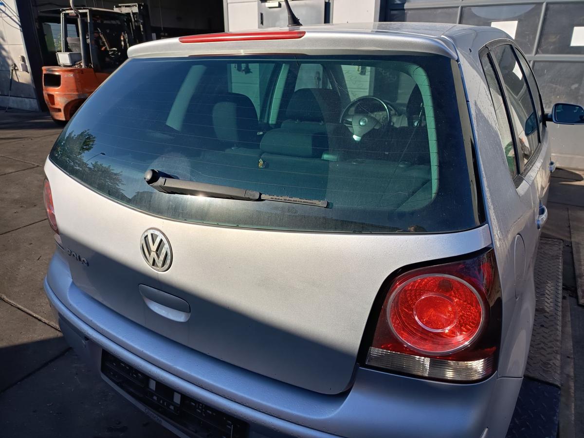 VW Polo 9N3 original Heckklappe mit Scheibe LA7W Reflexsilber Bj 08