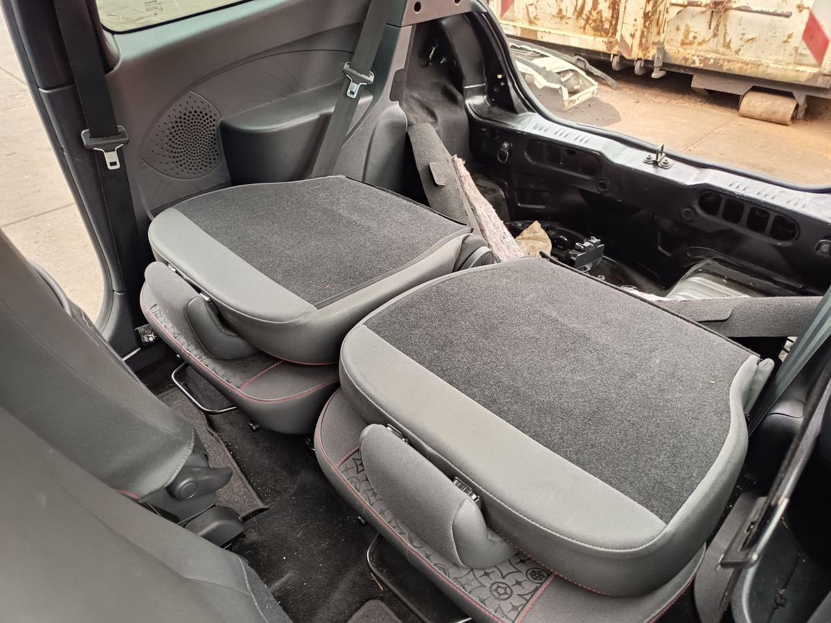 Renault Twingo II original Einzelsitz hinten rechts Fond Stoff Ripcurl Bj 2011