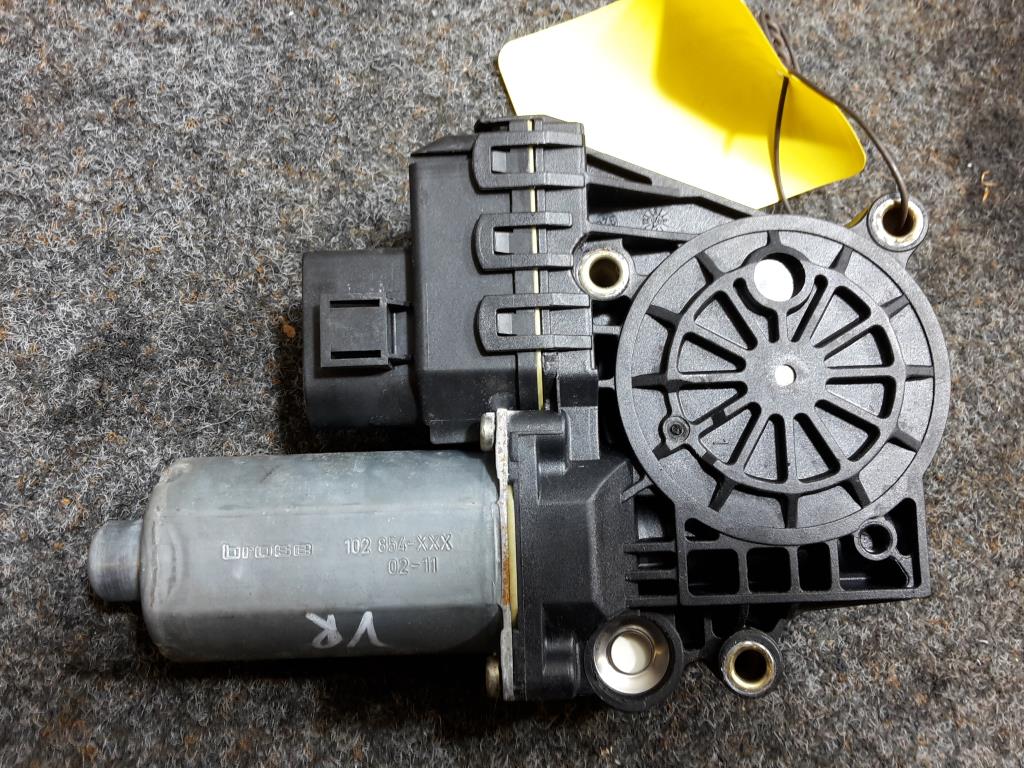 Audi A6 4B BJ 2003 Fensterhebermotor vorn rechts 0130821774, BJ 01-05 Bosch