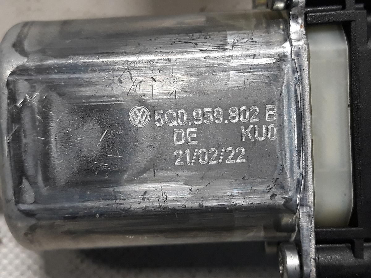 Skoda Superb 3V Bj.2022 original Fensterhebermotor vorn rechts Bosch 0130822716