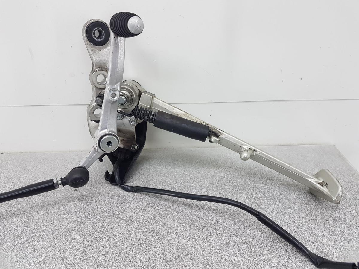 Yamaha YZF R1 RN65 Fußraste vorn links inkl Seitenständer Bj22 Yamaha YZF R1 RN65 Fußraste vorn links inkl Seitenständer Bj22