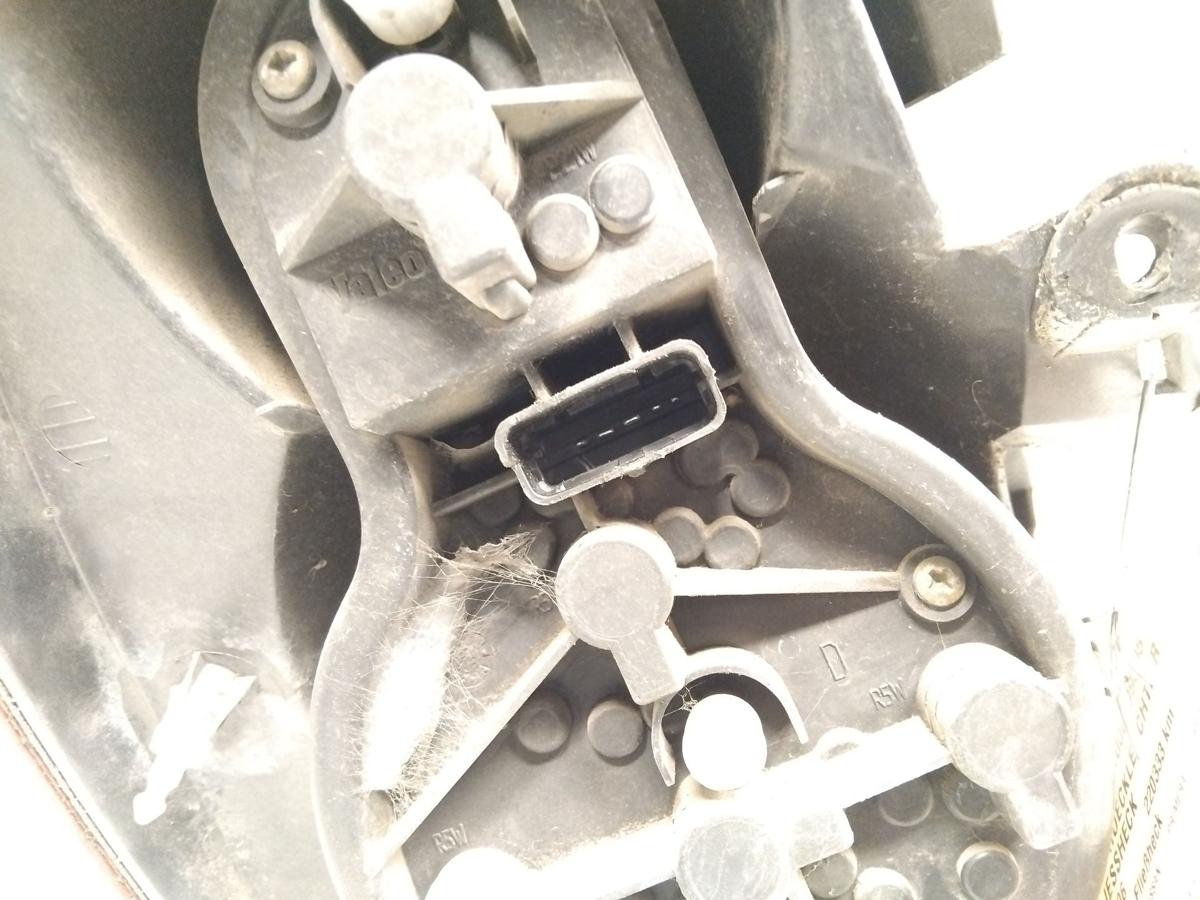 Nissan Primera P12 Hatchback R&uuml;ckleuchte Heckleuchte rechts mit M&auml;ngeln Bj.2006