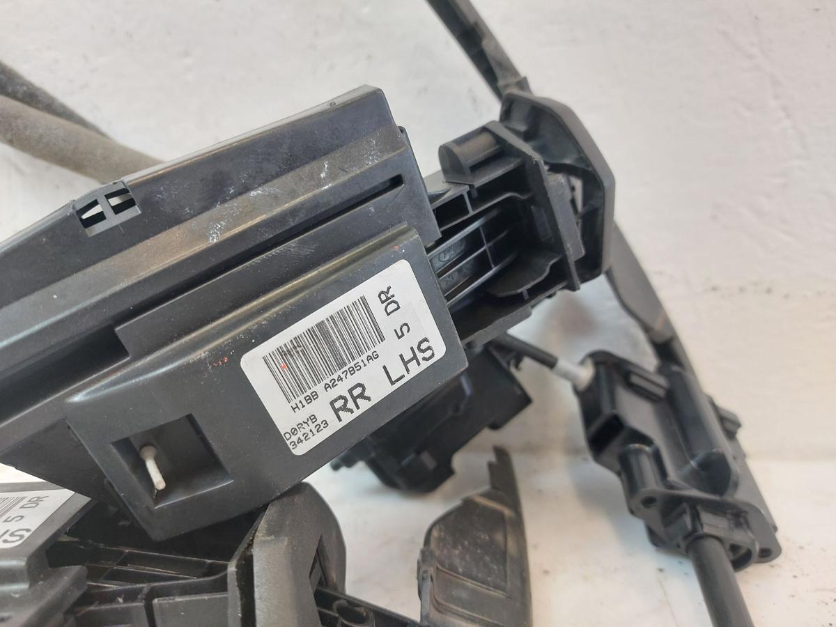 Ford Fiesta HF MK8 T&uuml;rkantenschutz hinten rechts Mechanik Door Edge Guards