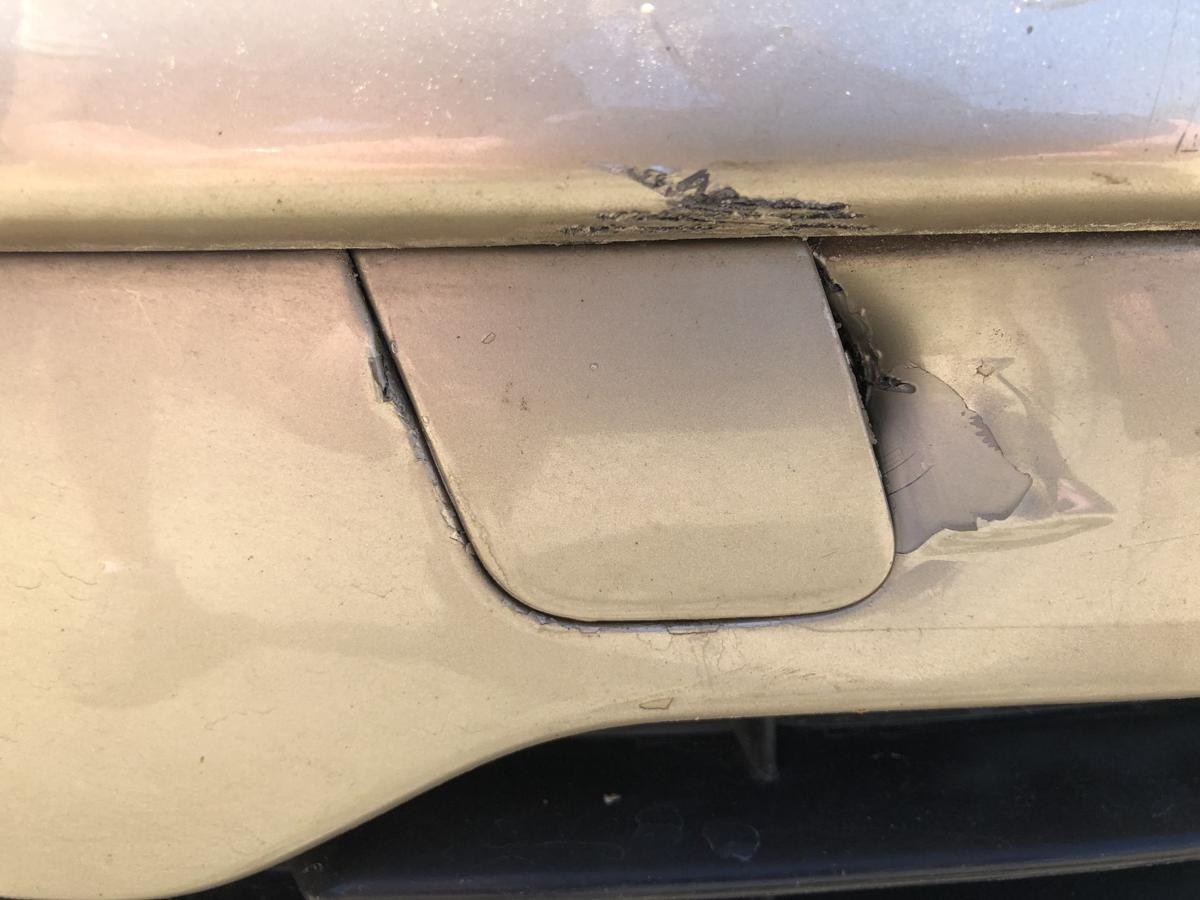 Citroen C4 Typ L Sto&szlig;f&auml;nger vorn Frontsch&uuml;rze mit Nebel Besch&auml;digt KCW gold