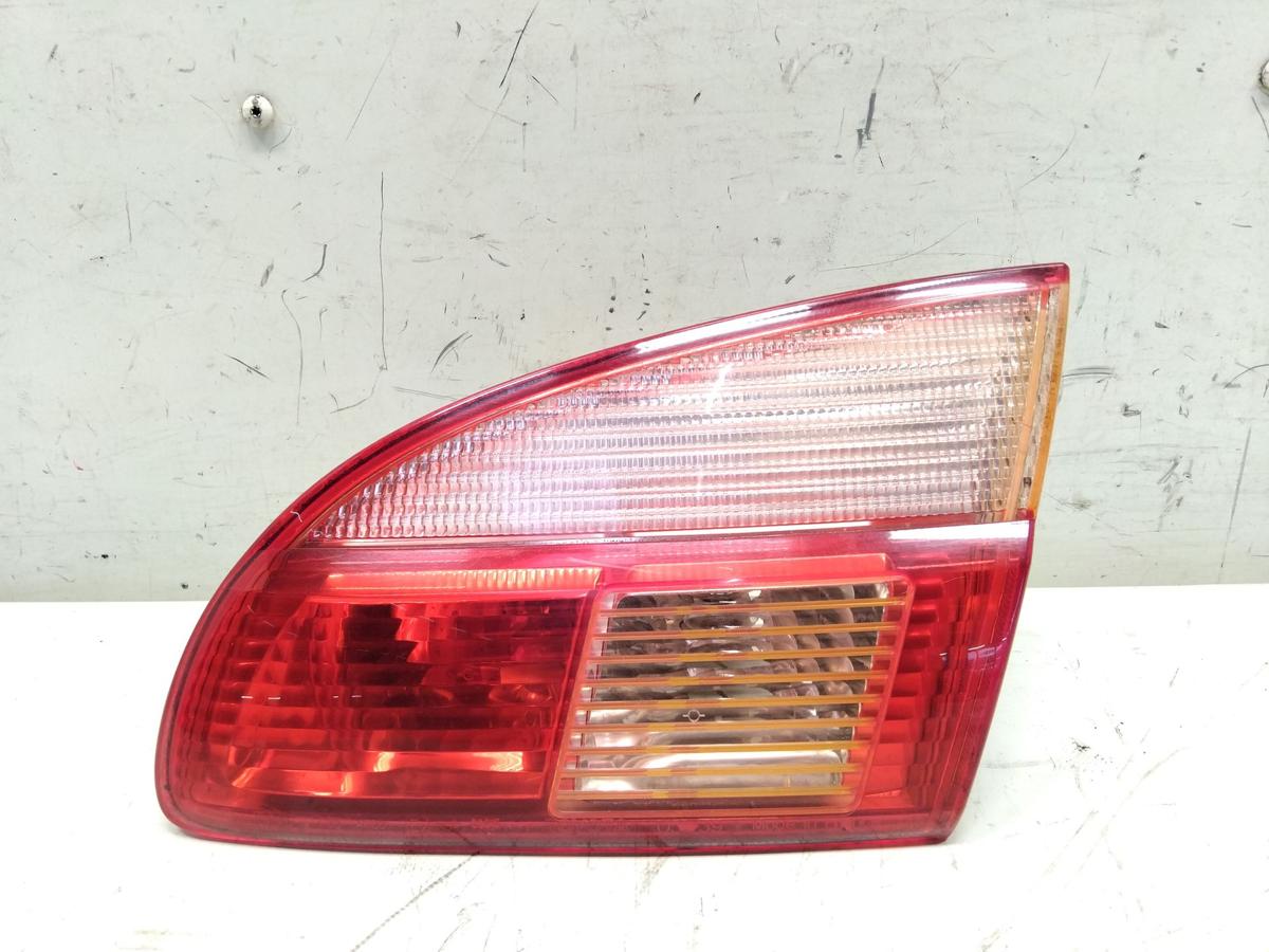Toyota Avensis T22 Kombi R&uuml;ckleuchte Schlussleuchte rechts innen Facelift BJ2002