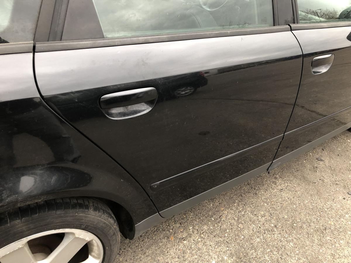Audi A4 8E B6 Avant T&uuml;r hinten rechts Fondt&uuml;r Scheibenrahmen LZ9W Ebonyschwarz