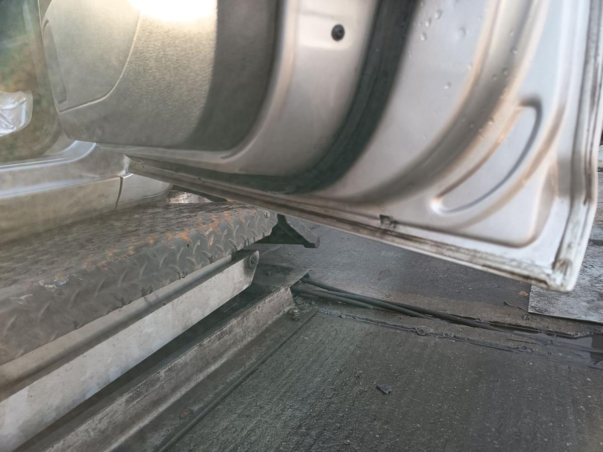 Ford Focus C-Max original T&uuml;r vorn rechts Beifahrer Polarsilber Bj 2006