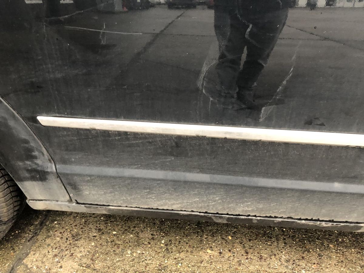 Chrysler Grand Voyager RT Schiebetür hinten rechts im Rohbau QXR schwarz