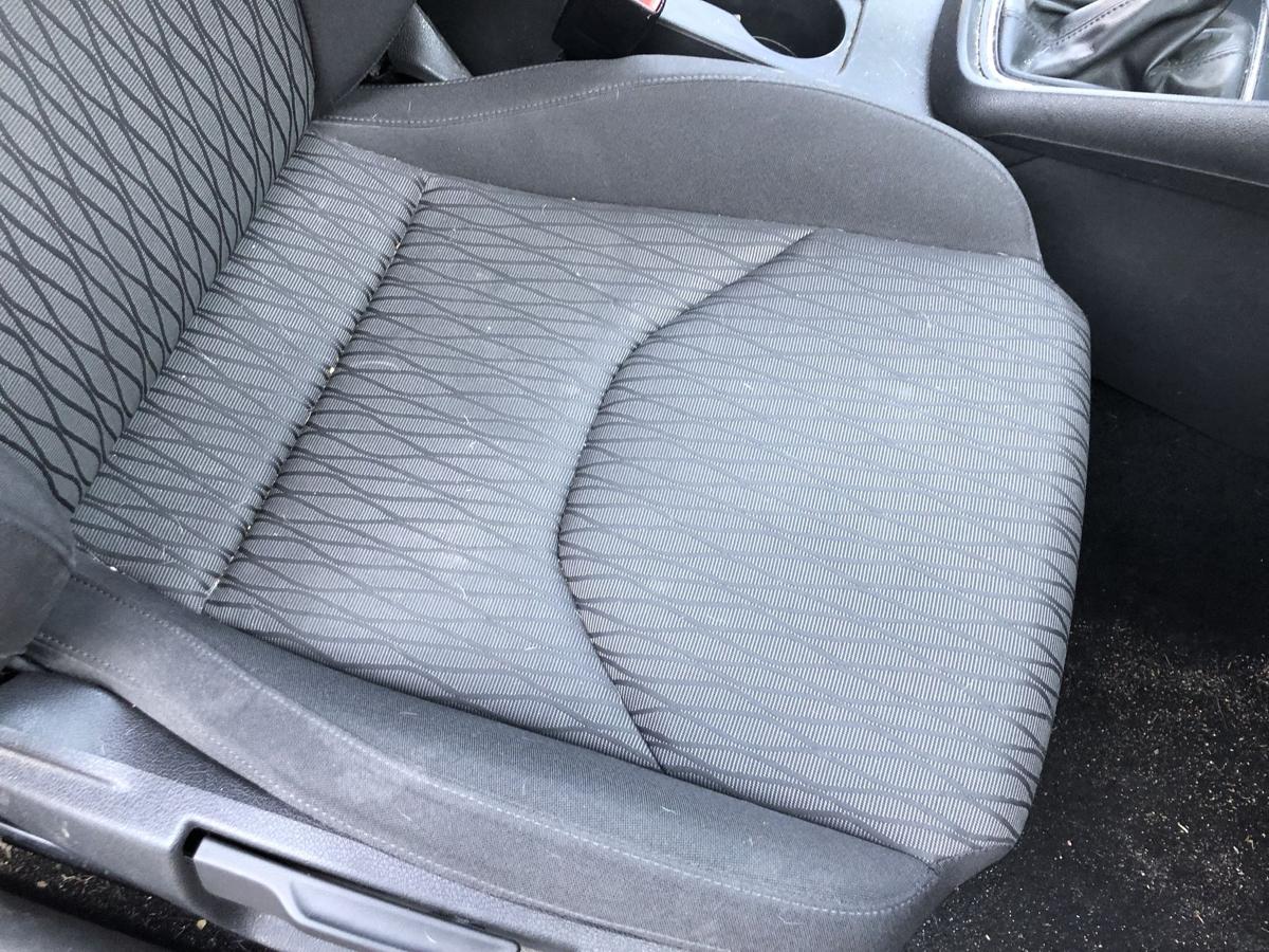 Seat Leon 5F Sitz vorn rechts Beifahrersitz nur f&uuml;r 3 t&uuml;rer Heizung Stoffsitz