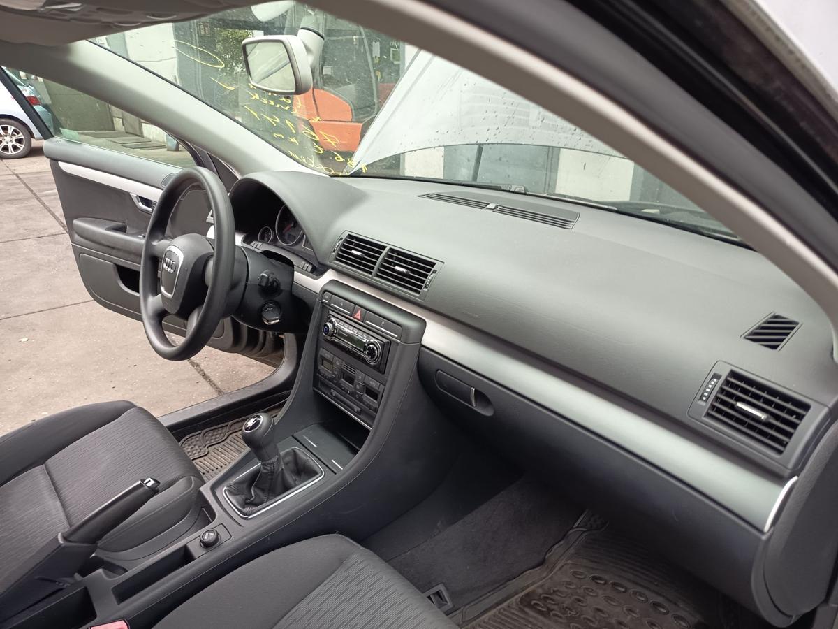 Audi A4 8E original Armaturenbrett Instrumententafel Schalttafel 8E1857041T