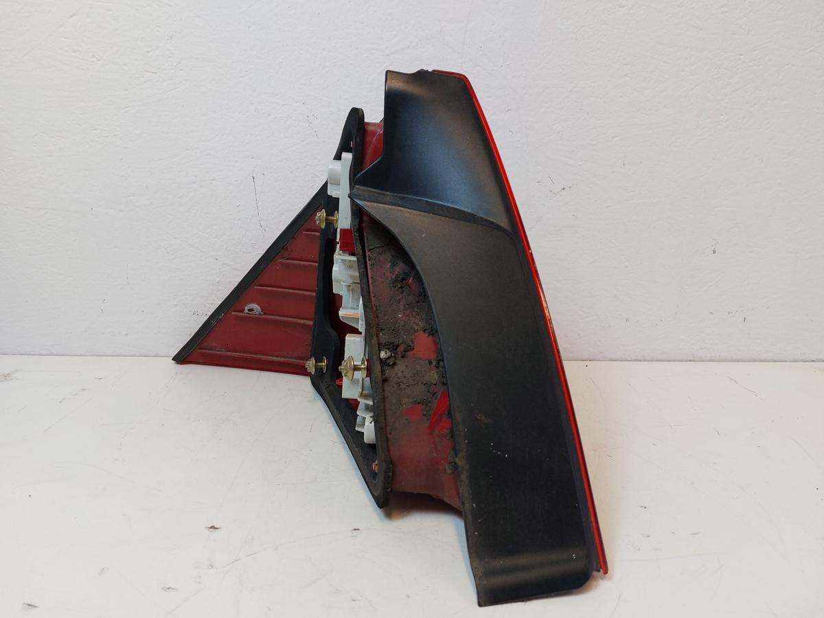 Ford Mondeo B5Y B4Y R&uuml;ckleuchte Schlussleuchte R&uuml;cklicht hinten rechts 03-05