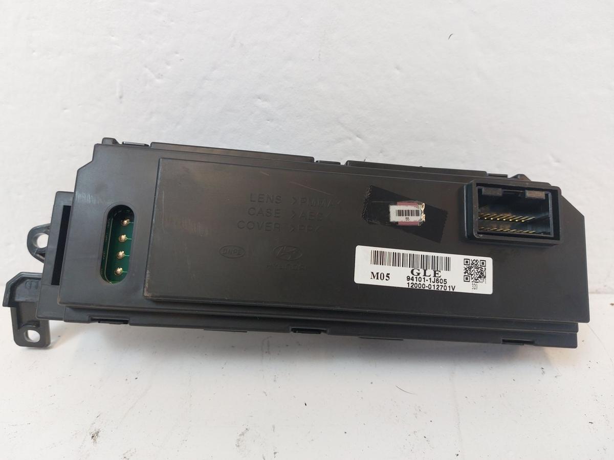 Hyundai i20 PB Display Bordcomputer Uhr Anzeige Mittelkonsole OEM