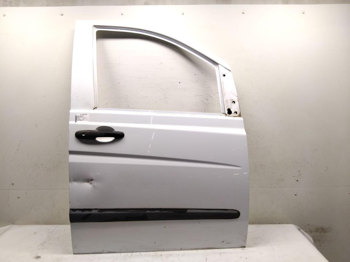 Mercedes Benz Vito 639 T&uuml;r vorn rechts Beifahrert&uuml;r besch&auml;digt Bj.2004 arktikwei&szlig; 9147