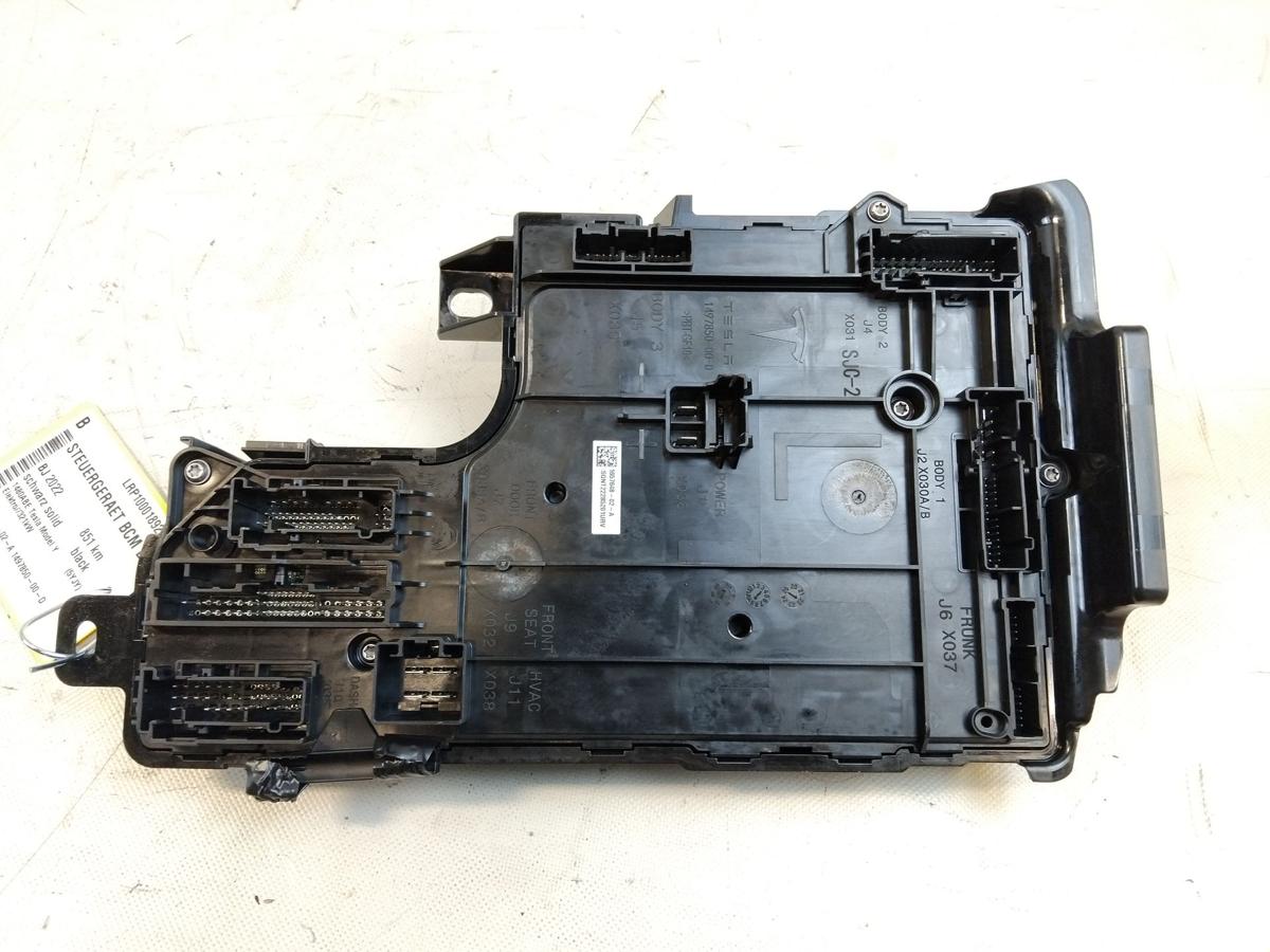 Tesla Model Y original Steuergerät BCM links 1657648-02-A 1497850-00-D Bj.2022