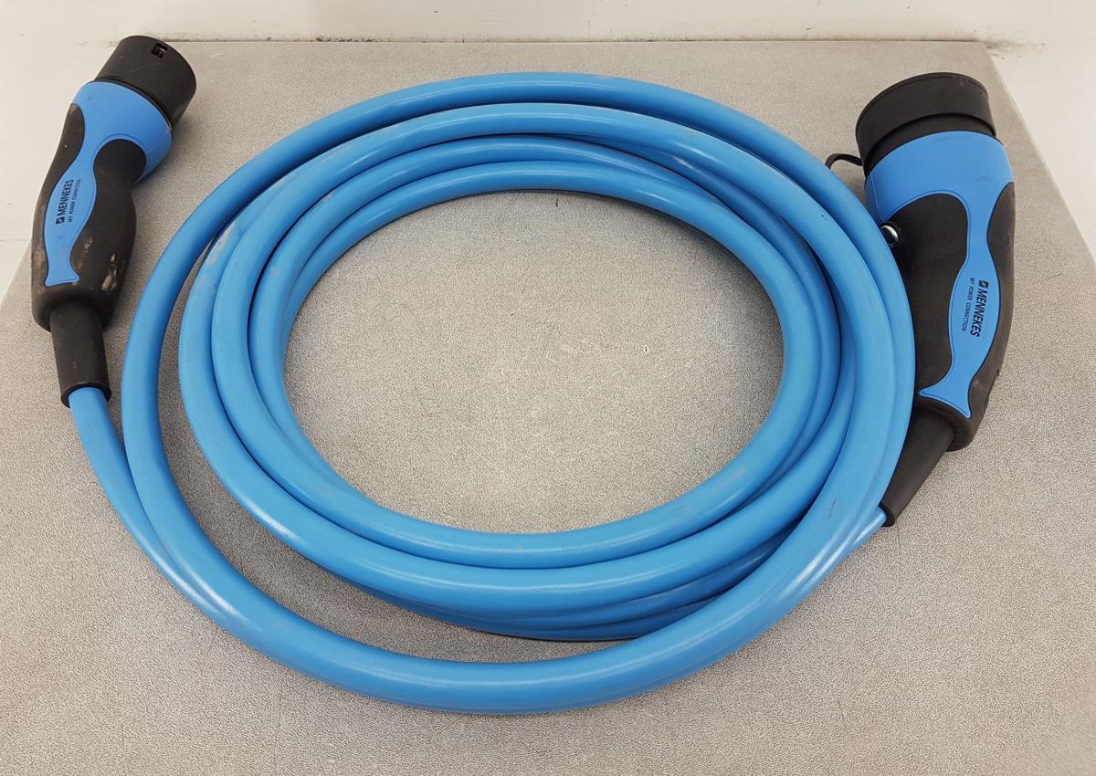 Tesla Model X Ladekabel Bj2022 4 Meter 1039810-01-A Menekes