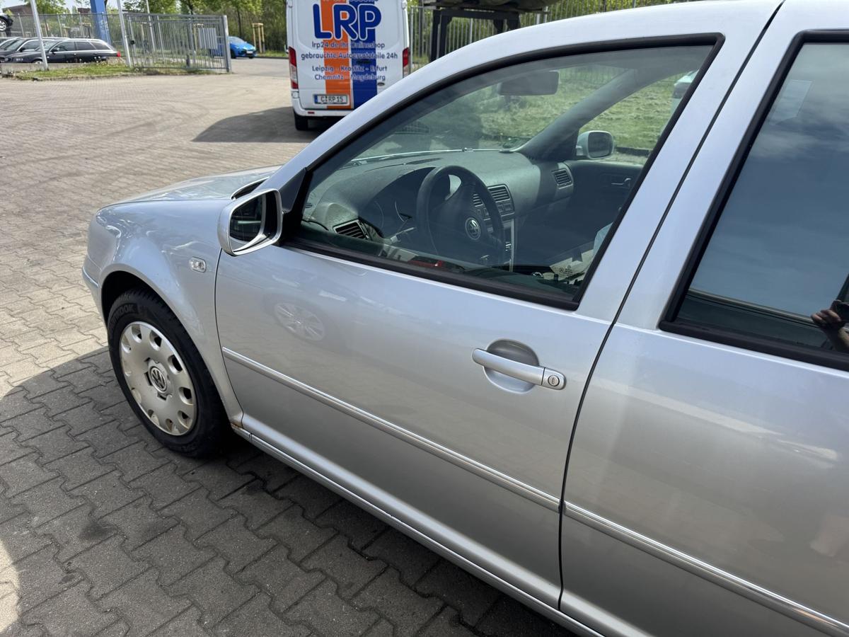 VW Bora original T&uuml;r vorn links LA7W Reflexsilber Rohbau Bj.2002