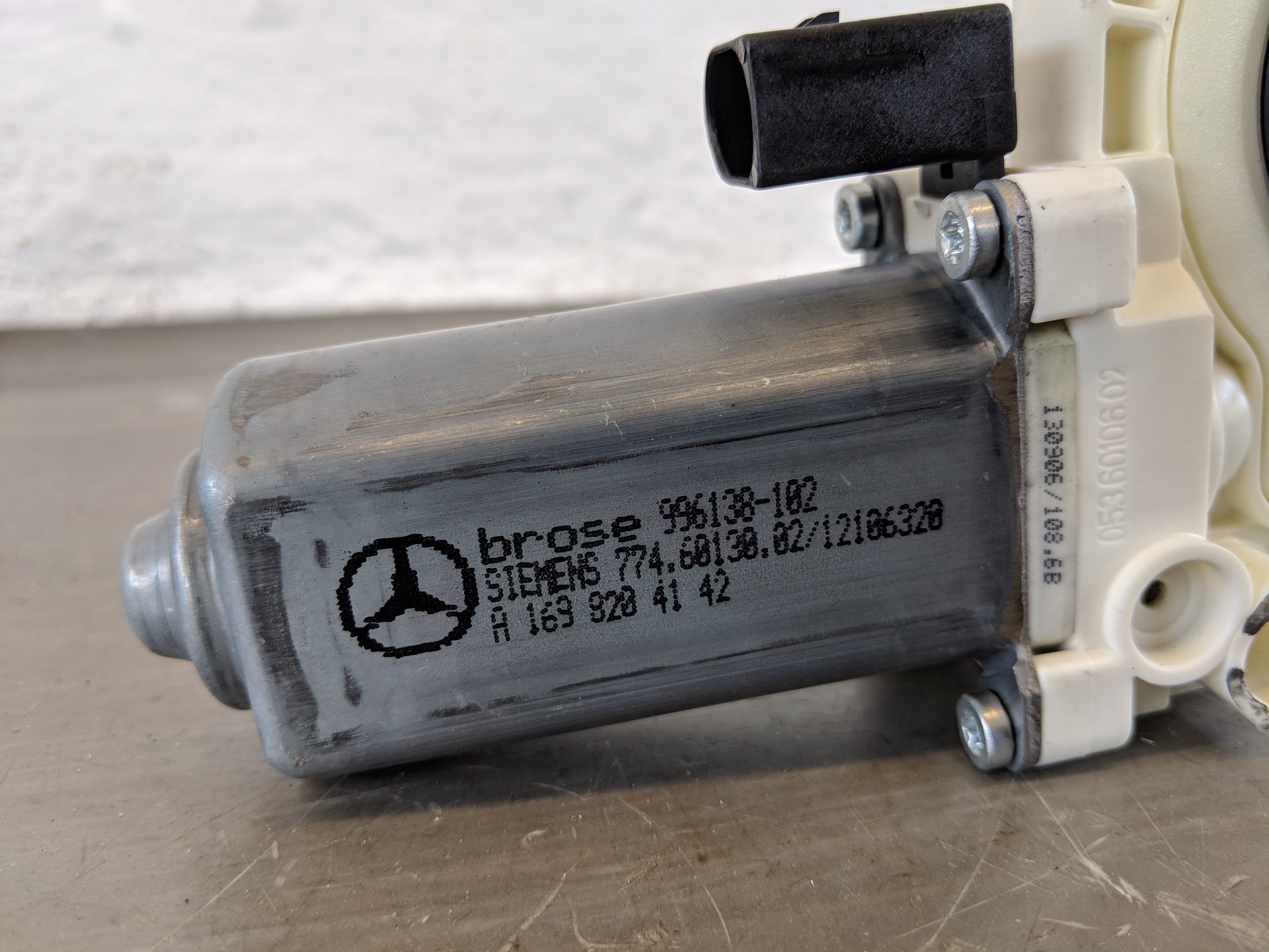 Mercedes A-Klasse W169 Bj.06 Fensterhebermotor vorn links 3-Trg. A1698204142