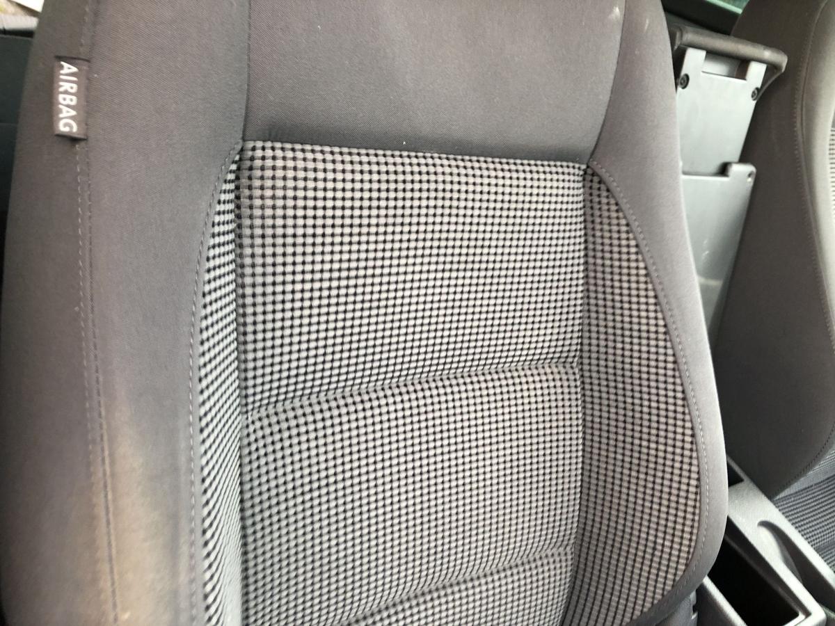 VW Touran 1T 1T1 Sitz vorn rechts Beifahrersitz mit Sitzkonsole Stoff Heizung