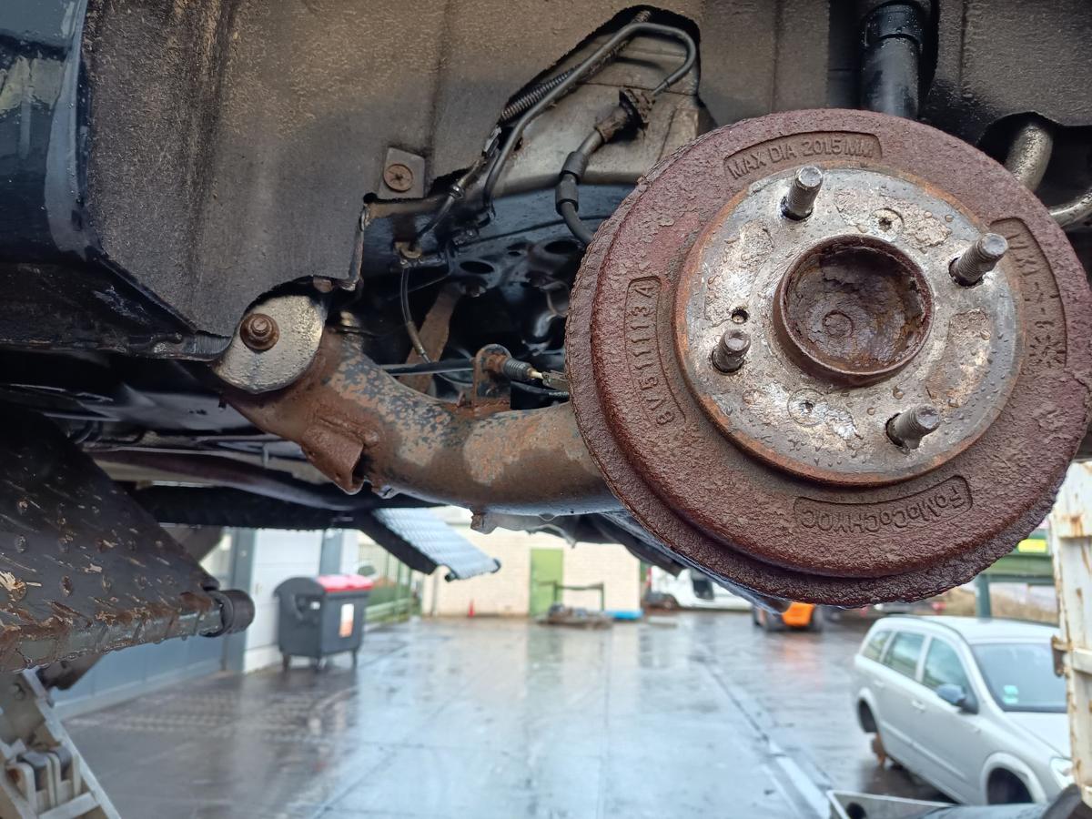 Ford Fiesta VII original Hinterachse trommelgebremst 4 Loch 72839km Bj 2012