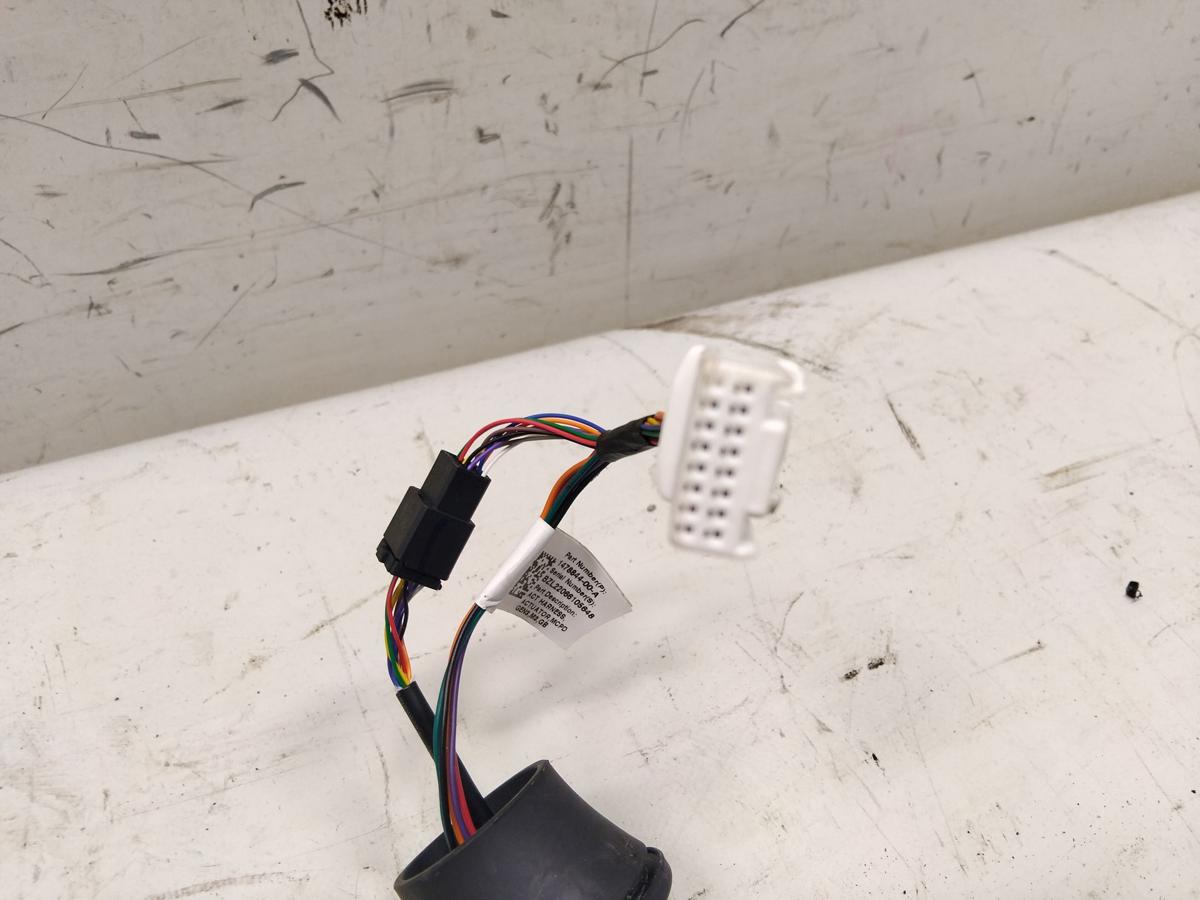 Tesla Model Y orig Ladeklappe Blende Reflektor links Klappe Ladebuchse BJ2023