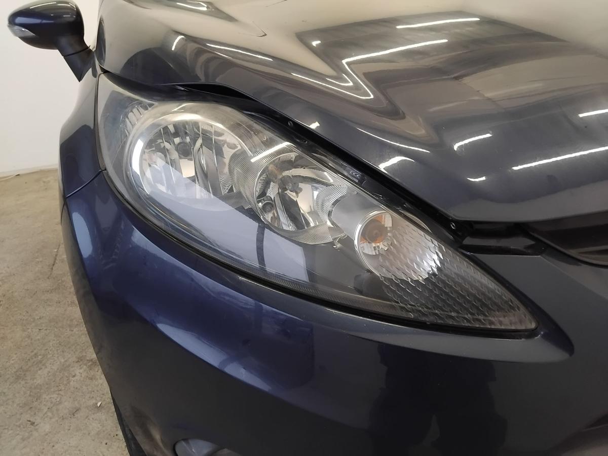 Ford Fiesta JA8 original Scheinwerfer rechts schwarz Halogen mit LWR BJ2011