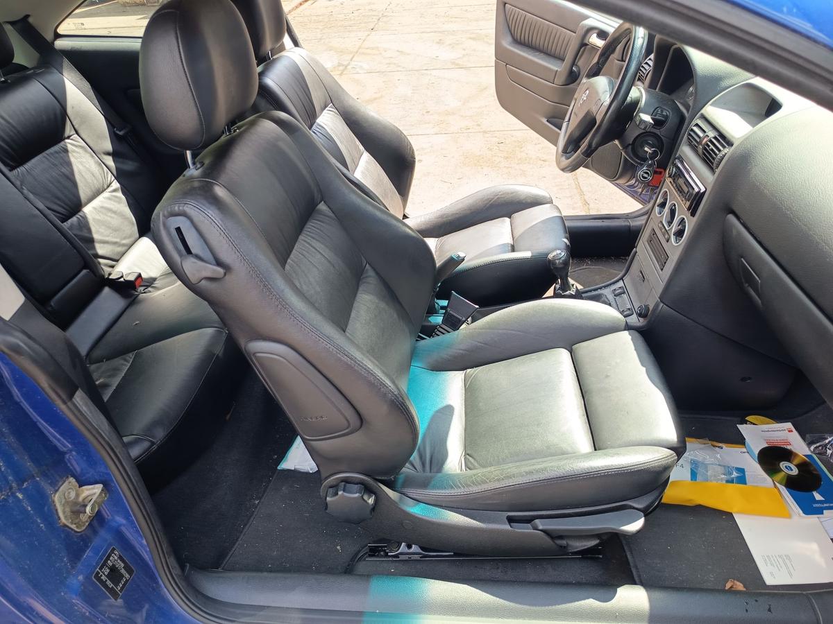 Opel Astra G Coupe original Sitzgarnitur mit Verkleidungen Lenkrad Leder schwarz