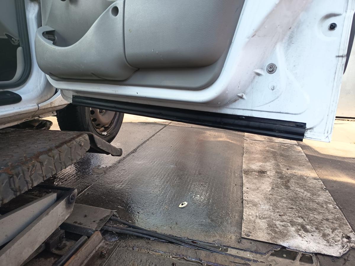 Renault Kangoo KC original T&uuml;r vorn rechts Beifahrer 389 Gletscherwei&szlig; Bj 2008