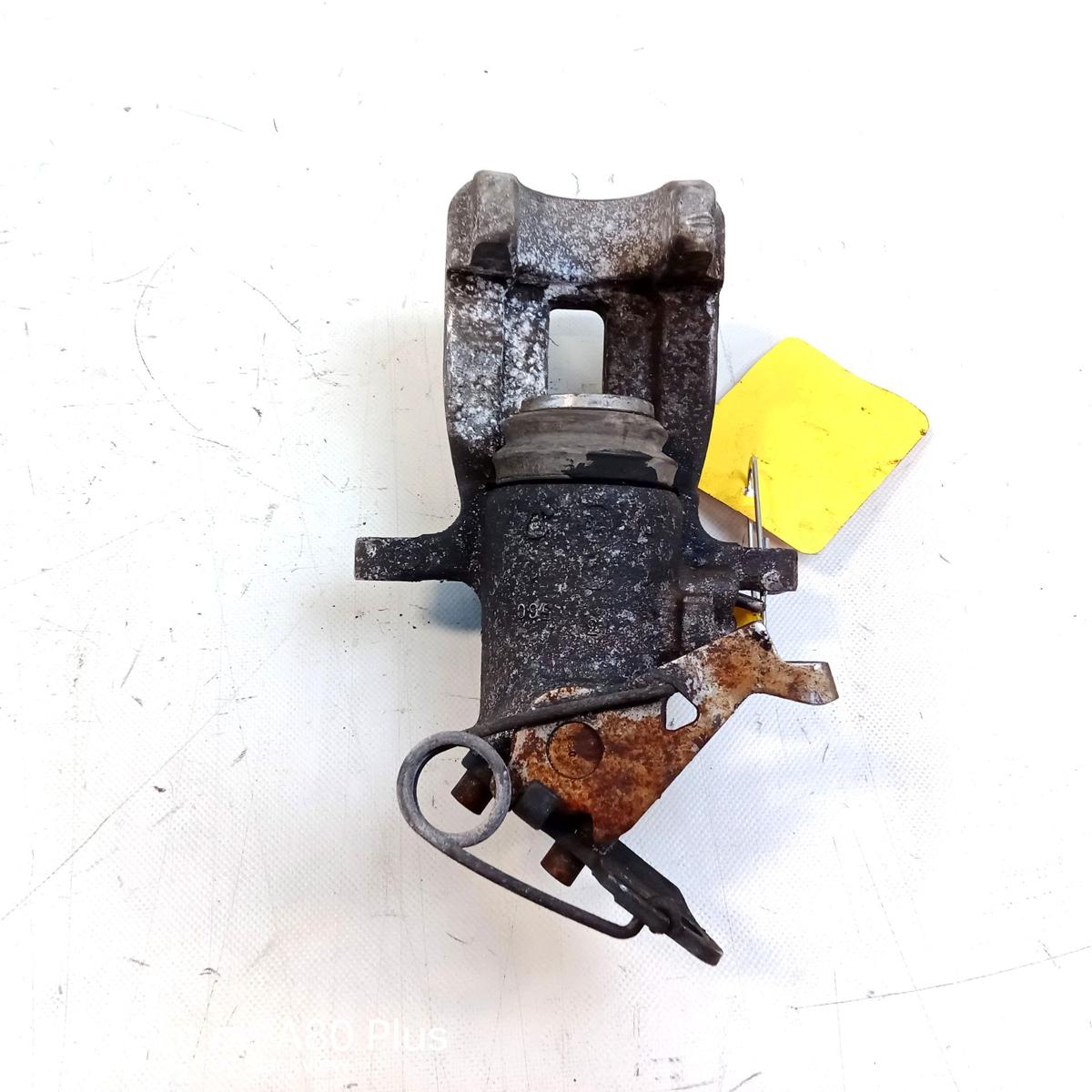 Audi A8 Quattro 4D D2 original Bremssattel Hinterachse recht Bj.2000