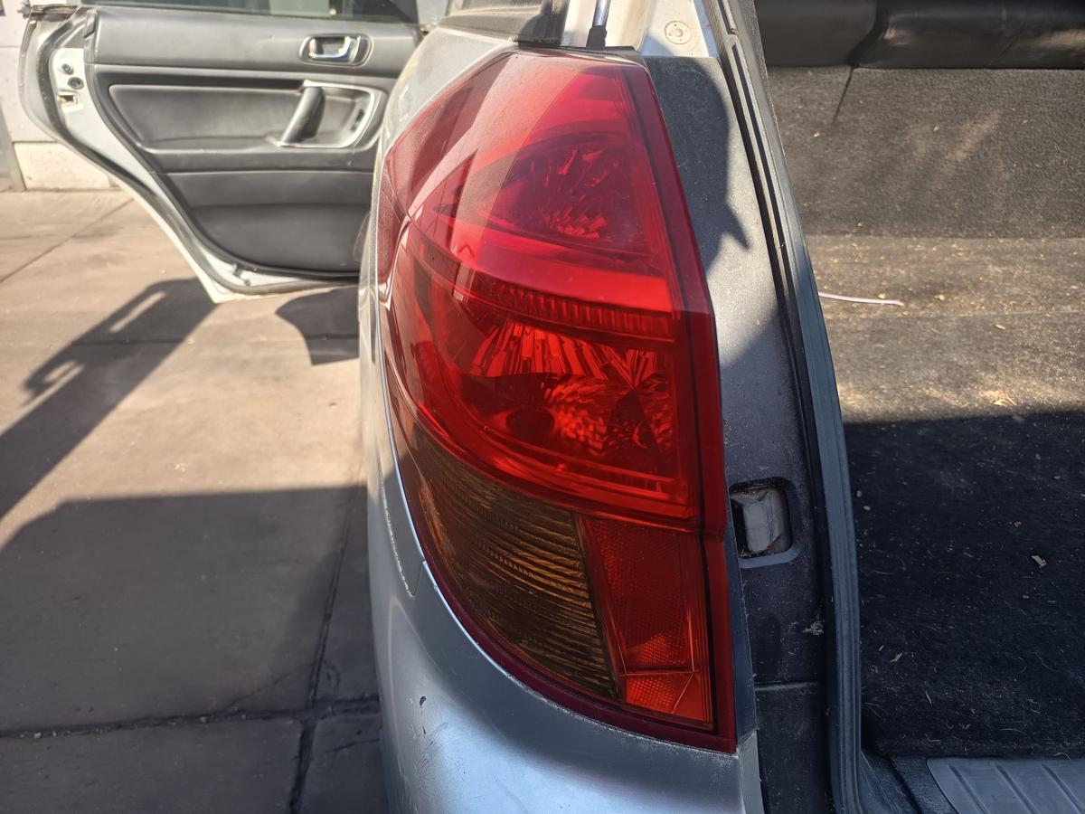 Subaru Legacy Kombi original R&uuml;ckleuchte links Heckschlusslicht Bj 2005