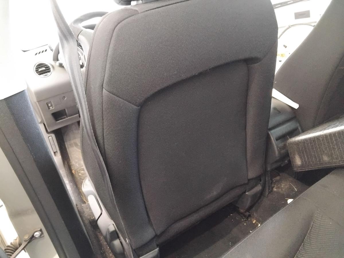 Peugeot 308 I original Sitz vorn links Fahrersitz 5-t&uuml;rig beheizt Stoff BJ2009