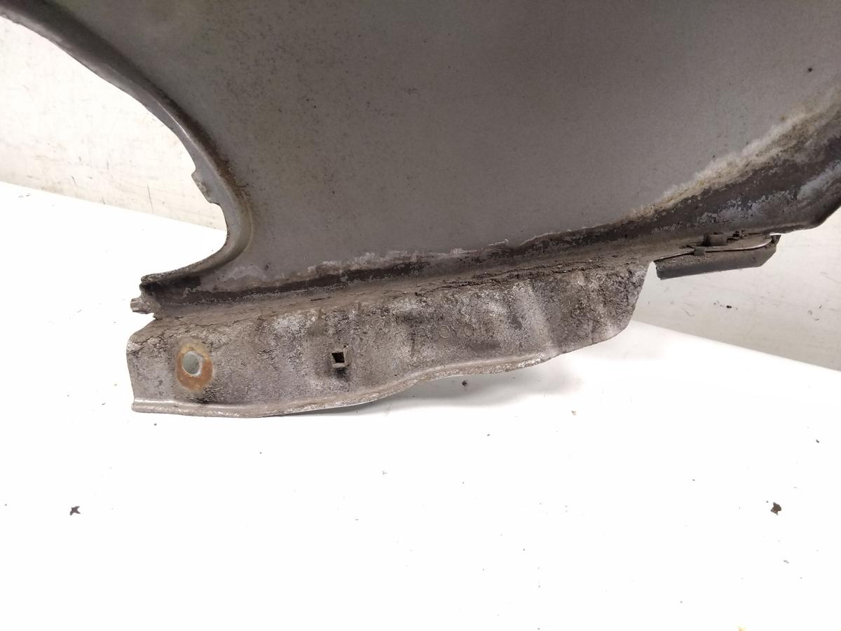 Toyota Avensis T22 original Kotfl&uuml;gel vorn rechts silbermetallic BJ2002