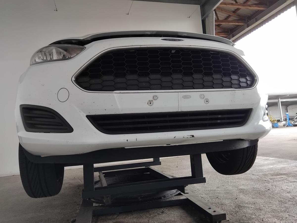 Ford Fiesta JA8 CCN 2013-2017 original Sto&szlig;stange Sto&szlig;f&auml;nger vorn frostwei&szlig;
