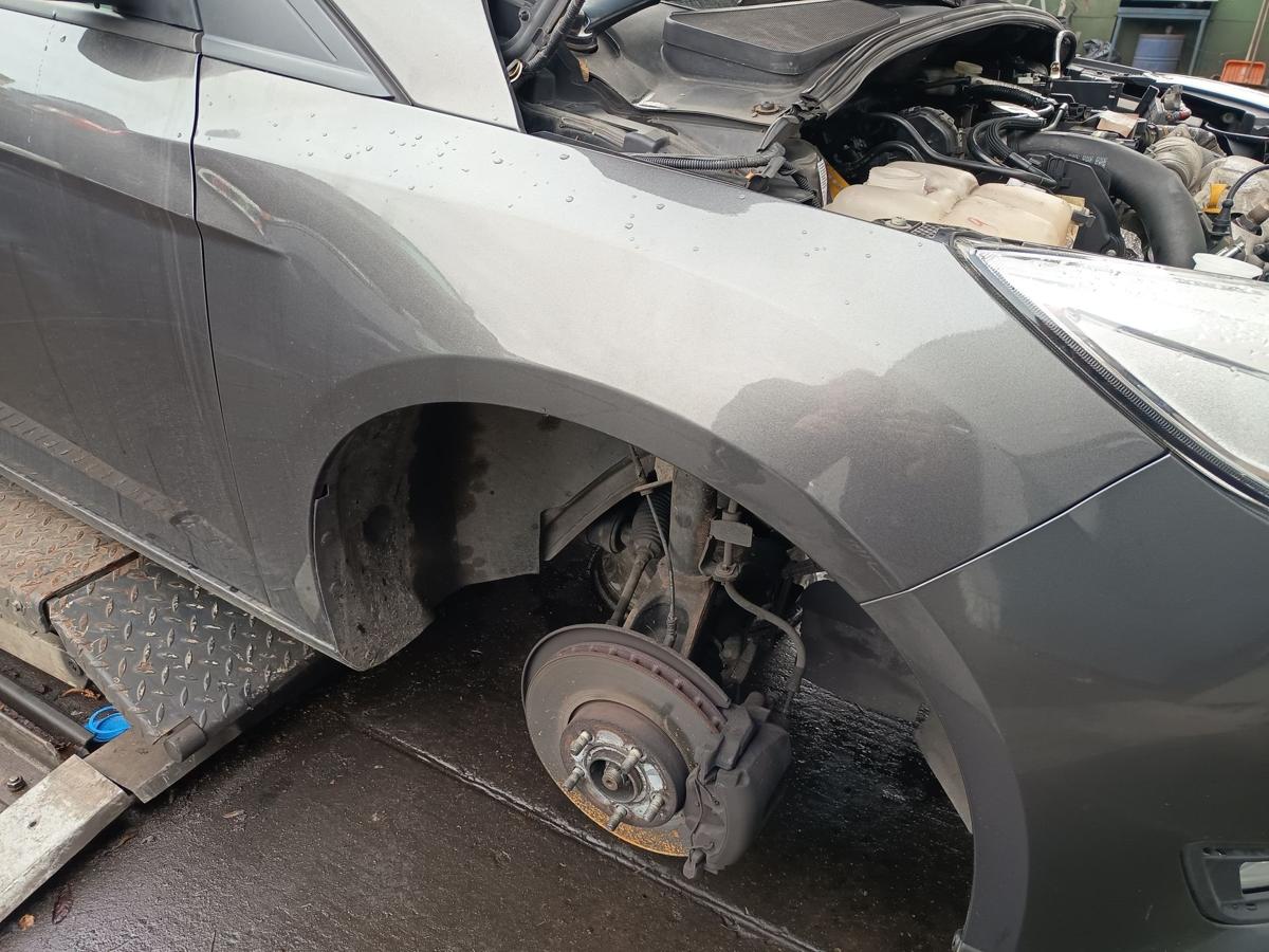 Ford Focus III original Kotfl&uuml;gel rechts Magnetic Grau Facelift Bj 2015