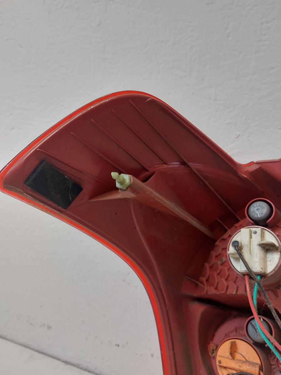 Suzuki Swift Typ MZ/ EZ R&uuml;ckleuchte rechts R&uuml;cklicht Heckleuchte 3 t&uuml;rer OEM